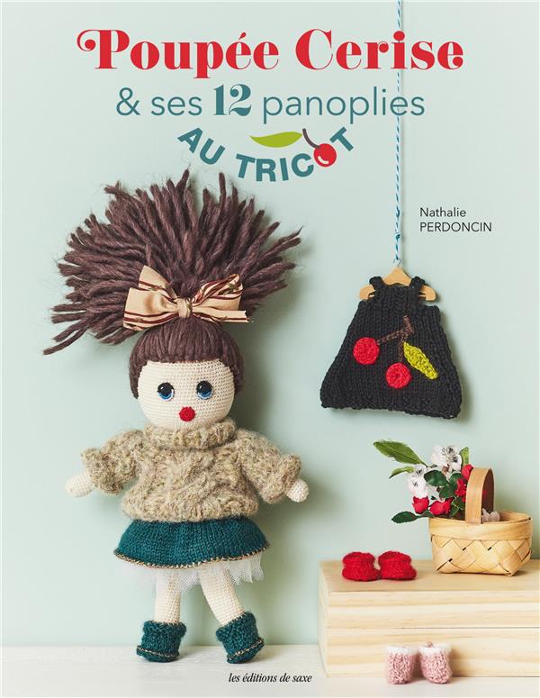 Poupée cerise et ses 12 panoplies au tricot
