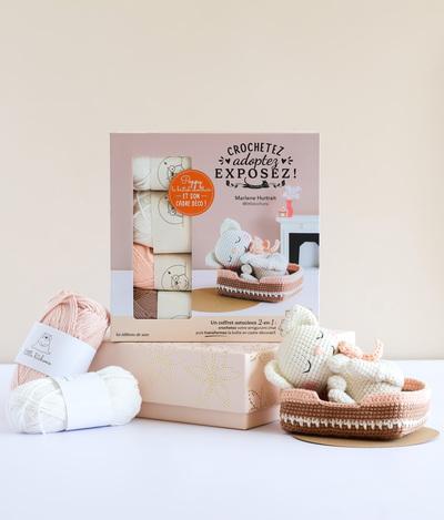 Crochetez, adoptez, exposez ! Un coffret astucieux 2-en-1 : Poppy le bristish et  son cadre déco !