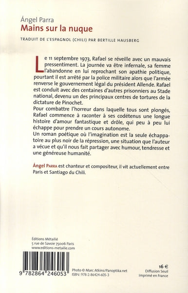 Mains sur la nuque