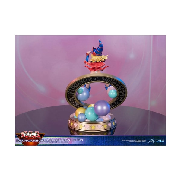First 4 Figures - Yu-Gi-Oh! - Magicienne des Ténébres Vibrante Statue Edition Standard 30cm - flash vidéo
