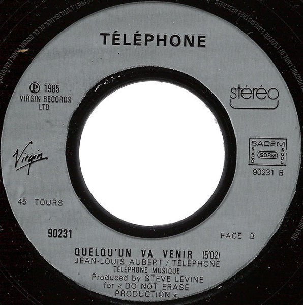 (Occasion) Téléphone –Le Jour S'est Levé / Quelqu'un Va Venir	(4:10) [Vinyle 45 Tours]