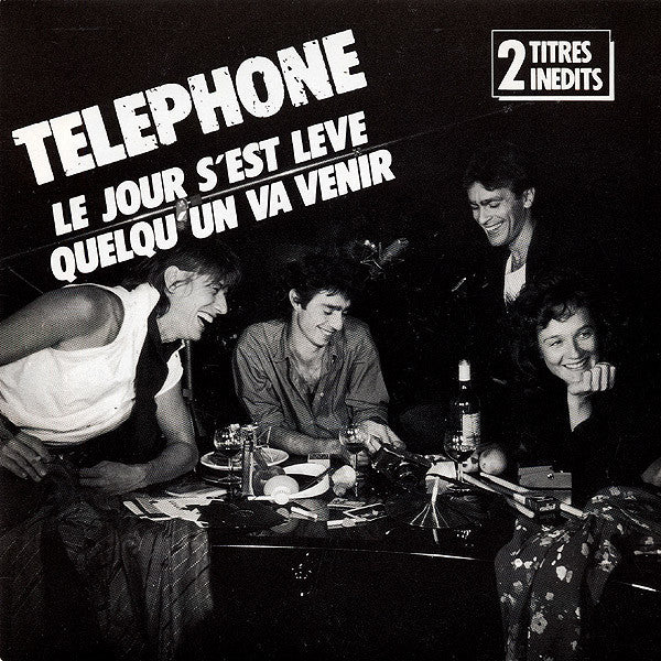 (Occasion) Téléphone –Le Jour S'est Levé / Quelqu'un Va Venir	(4:10) [Vinyle 45 Tours]
