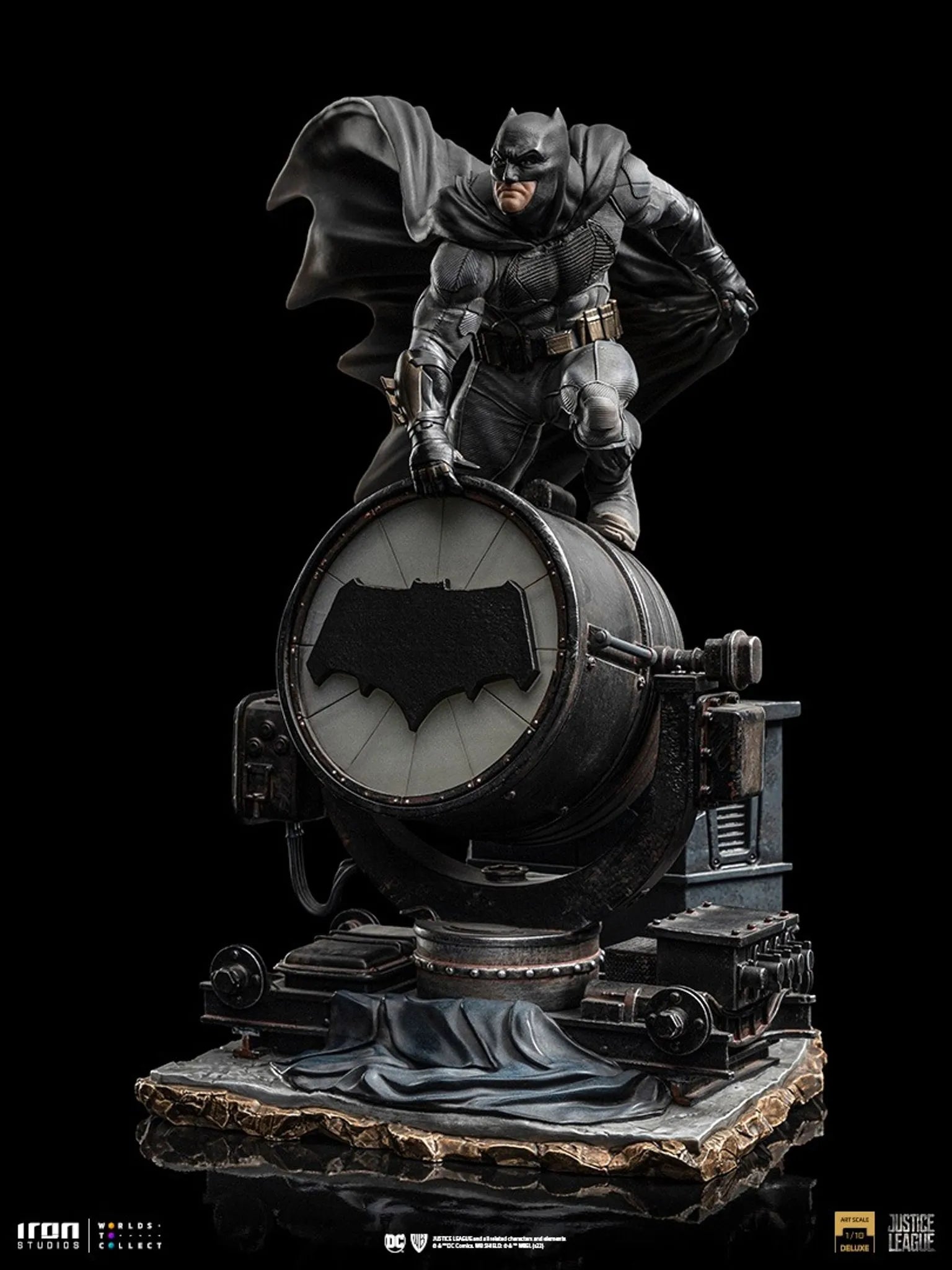 Iron Studios - Deluxe Arts Scale 1/10 - DC Comics - Zack Snyder's Justice League - Batman on Bat-Signal Statue 28cm - flash vidéo
