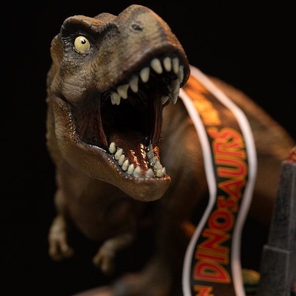 Iron Studios - MiniCo - Jurassic Park - T-Rex Deluxe Statue 15cm - flash vidéo