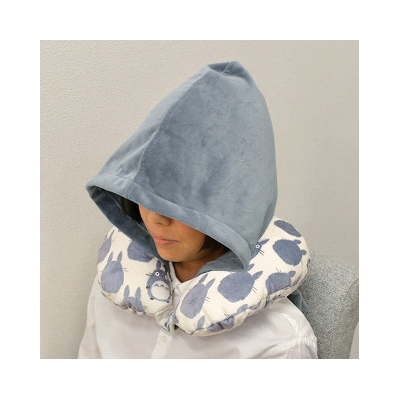 COUSSIN DE VOYAGE TOTORO GÉANT AVEC CAPUCHE – MON VOISIN TOTORO