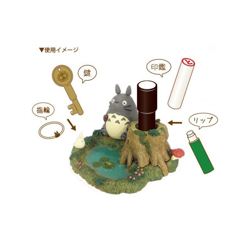 FIGURINES POT À CRAYON TOTORO AU BORD DE LA MARRE - MON VOISIN TOTORO