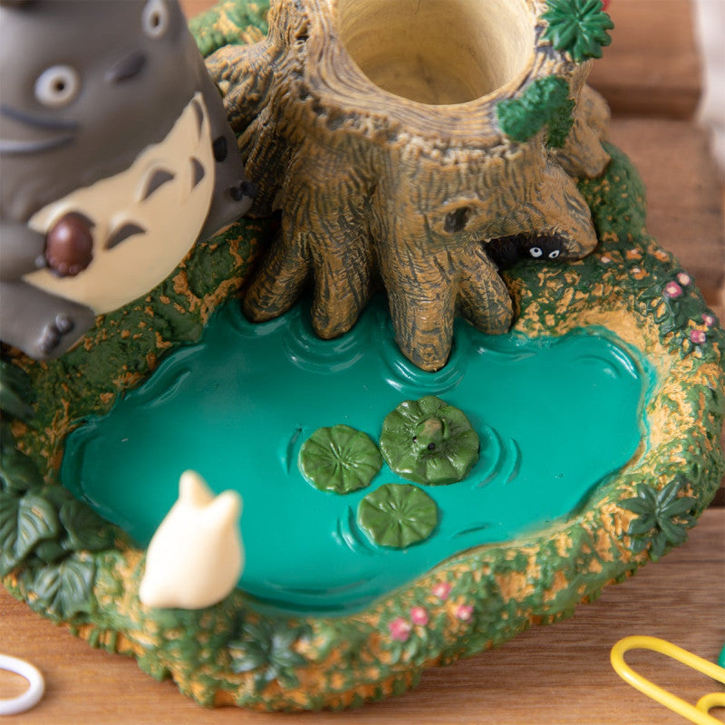 FIGURINES POT À CRAYON TOTORO AU BORD DE LA MARRE - MON VOISIN TOTORO