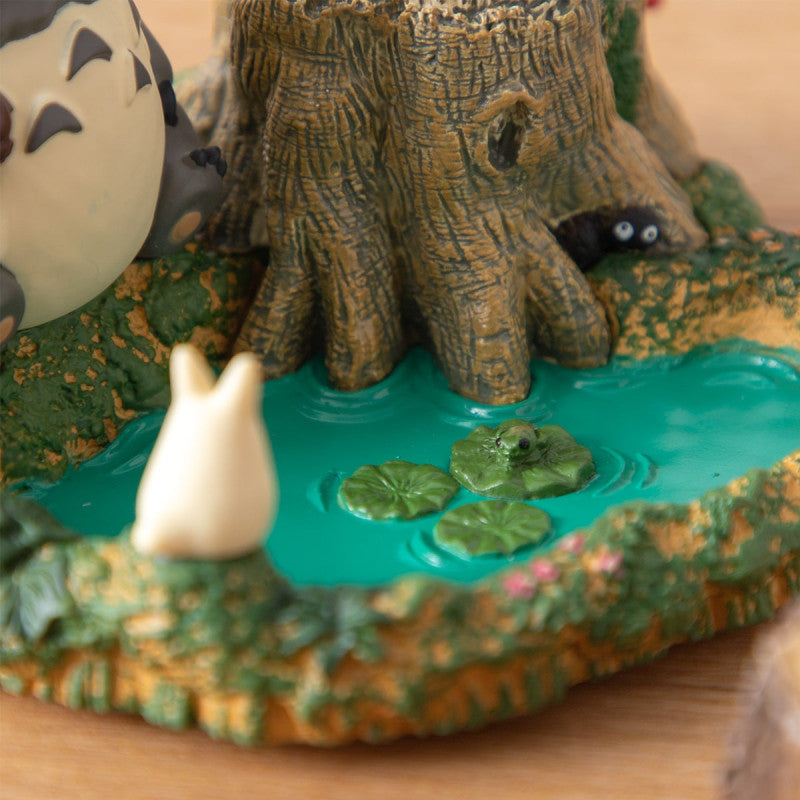 FIGURINES POT À CRAYON TOTORO AU BORD DE LA MARRE - MON VOISIN TOTORO