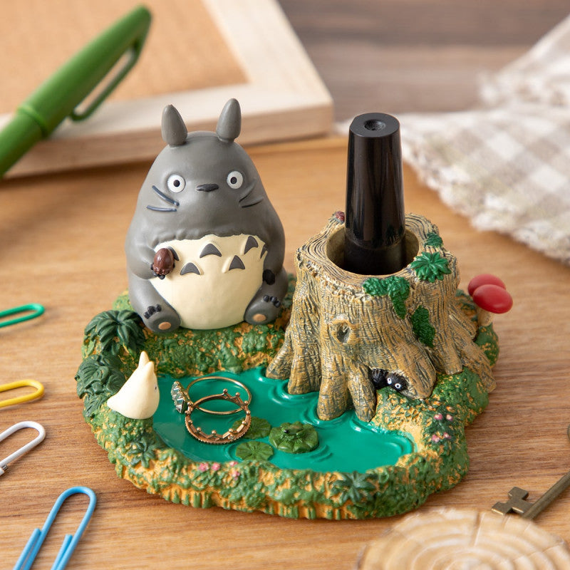 FIGURINES POT À CRAYON TOTORO AU BORD DE LA MARRE - MON VOISIN TOTORO