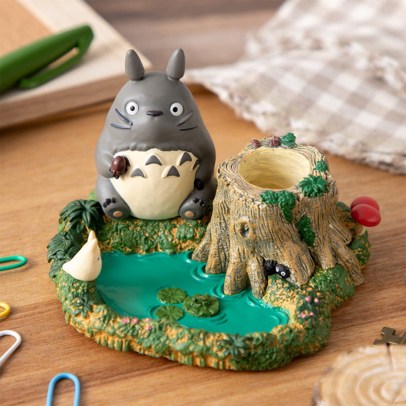 FIGURINES POT À CRAYON TOTORO AU BORD DE LA MARRE - MON VOISIN TOTORO