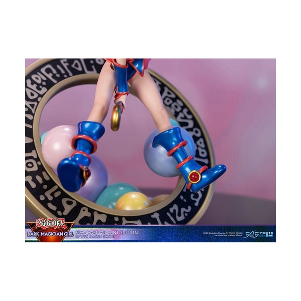 First 4 Figures - Yu-Gi-Oh! - Magicienne des Ténébres Vibrante Statue Edition Standard 30cm - flash vidéo