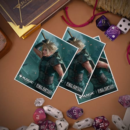 Ultra Pro - Magic: The Gathering - Universes Beyond: Final Fantasy - Sachet de 105 protèges cartes illustrés Apex Cloud Strife