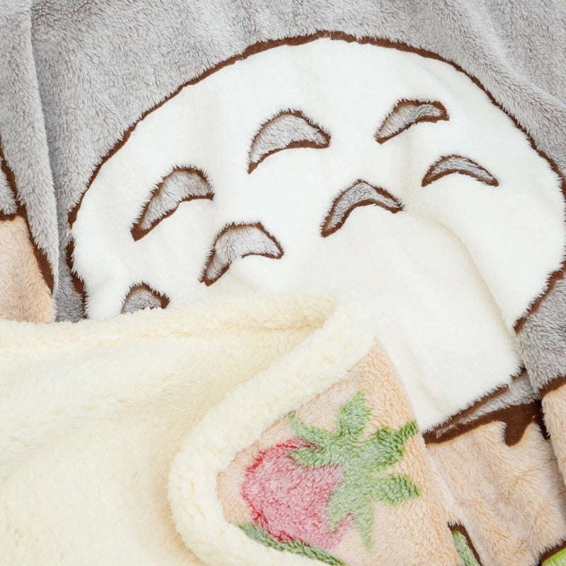 GRANDE COUVERTURE FLUFFY TOTORO FRAISE 200X140CM - MON VOISIN TOTORO