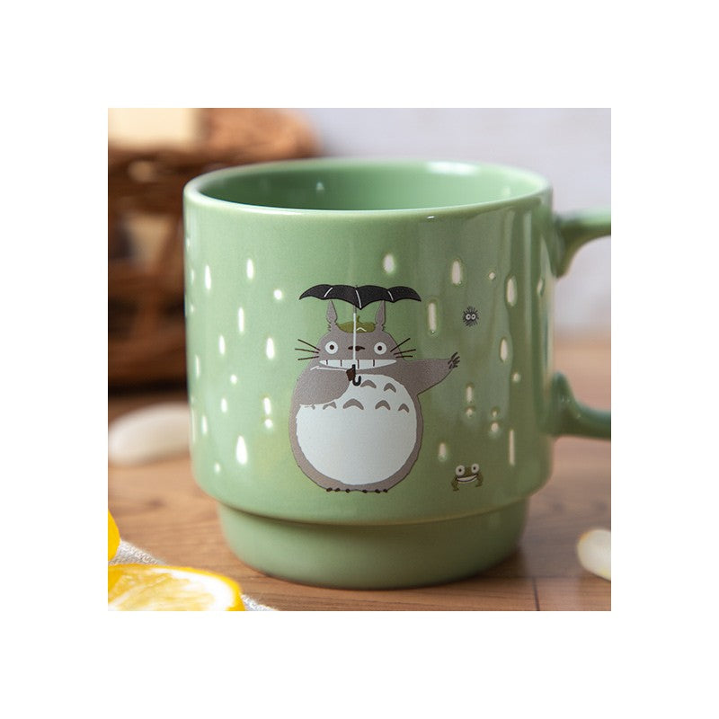 Ghibli - Mon Voisin Totoro - Mug en relief coloré "Totoro tenant un parapluie"