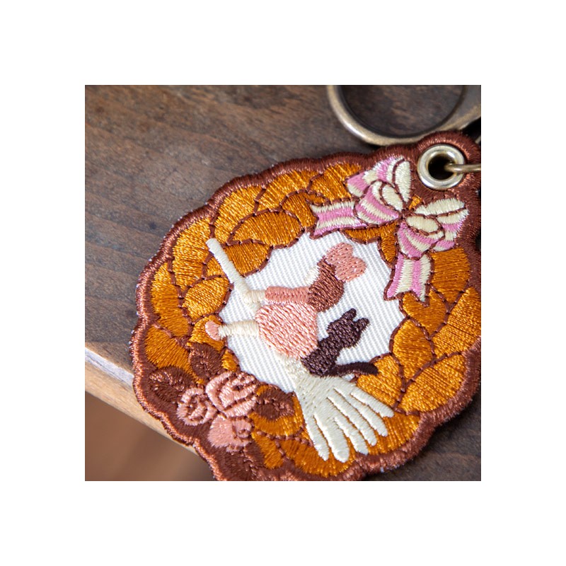 PORTE-CLÉS BRODERIE COURONNE DE PAIN - KIKI LA PETITE SORCIÈRE