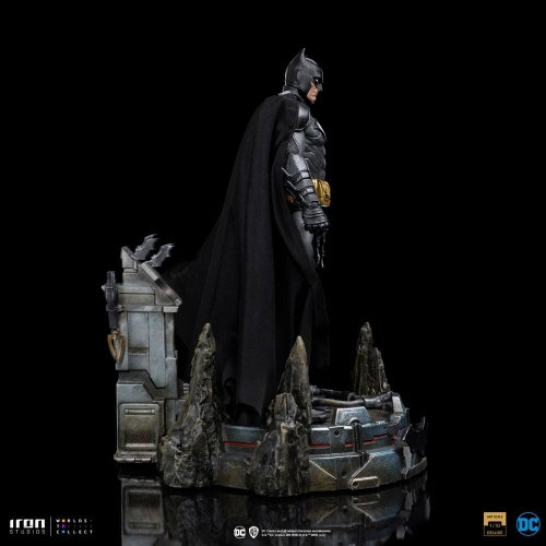 Iron Studios - Deluxe Arts Scale 1/10 - DC Comics - Batman Unleashed Statue 24cm - flash vidéo