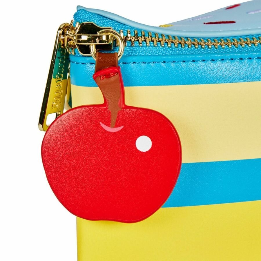 Loungefly: Disney - Snow White and the Seven Dwarfs - Snow White Cosplay Cake Crossbody Bag - flash vidéo