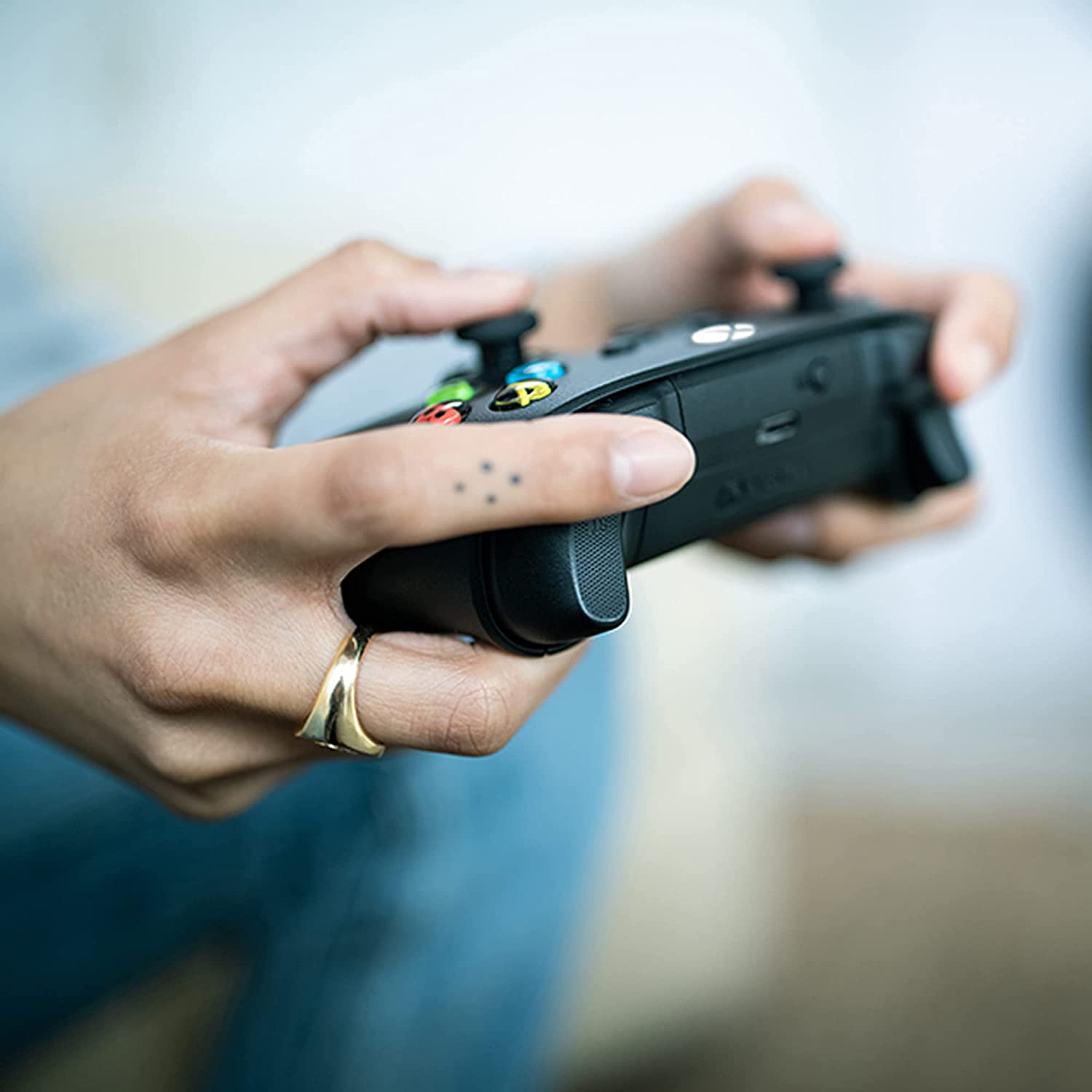 Manette sans fil Xbox Carbon Black pour Xbox Series X|S, Xbox One, Windows 10 et Mobile - flash vidéo