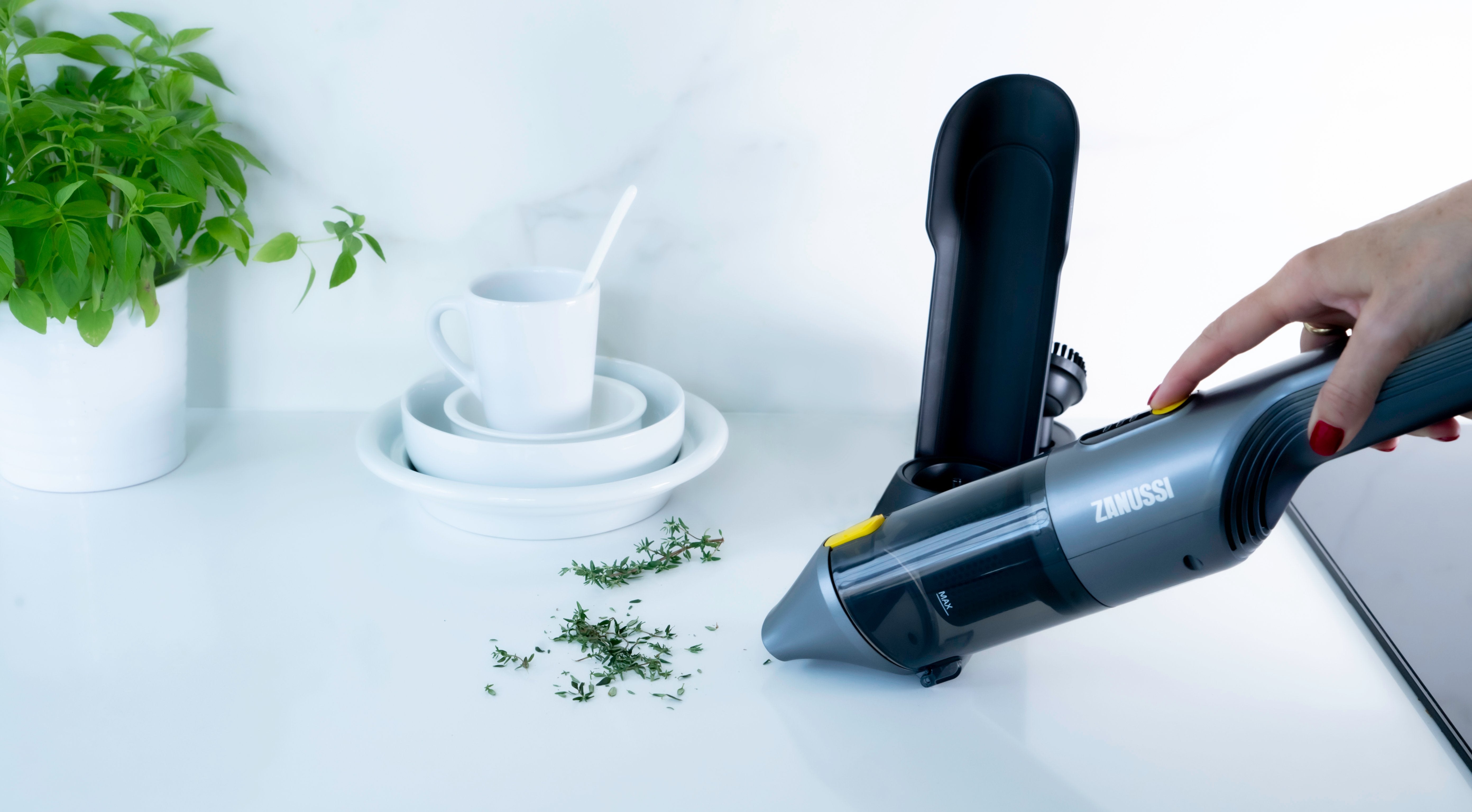 Zanussi - Aspirateur à main VCHZ86 - flash vidéo