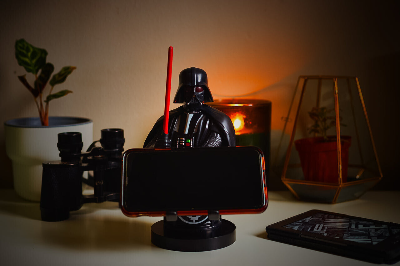 Cable Guys R.E.S.T - Star Wars - Dark Vador Support pour Téléphone et Manette - flash vidéo