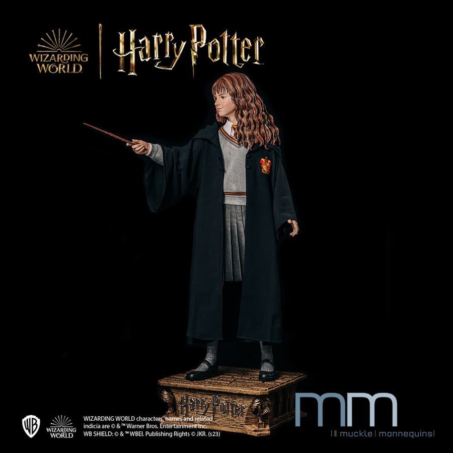 Harry Potter et la Chambre des secrets - Statue taille réelle Hermione Granger (Cape et Base incluse) - flash vidéo