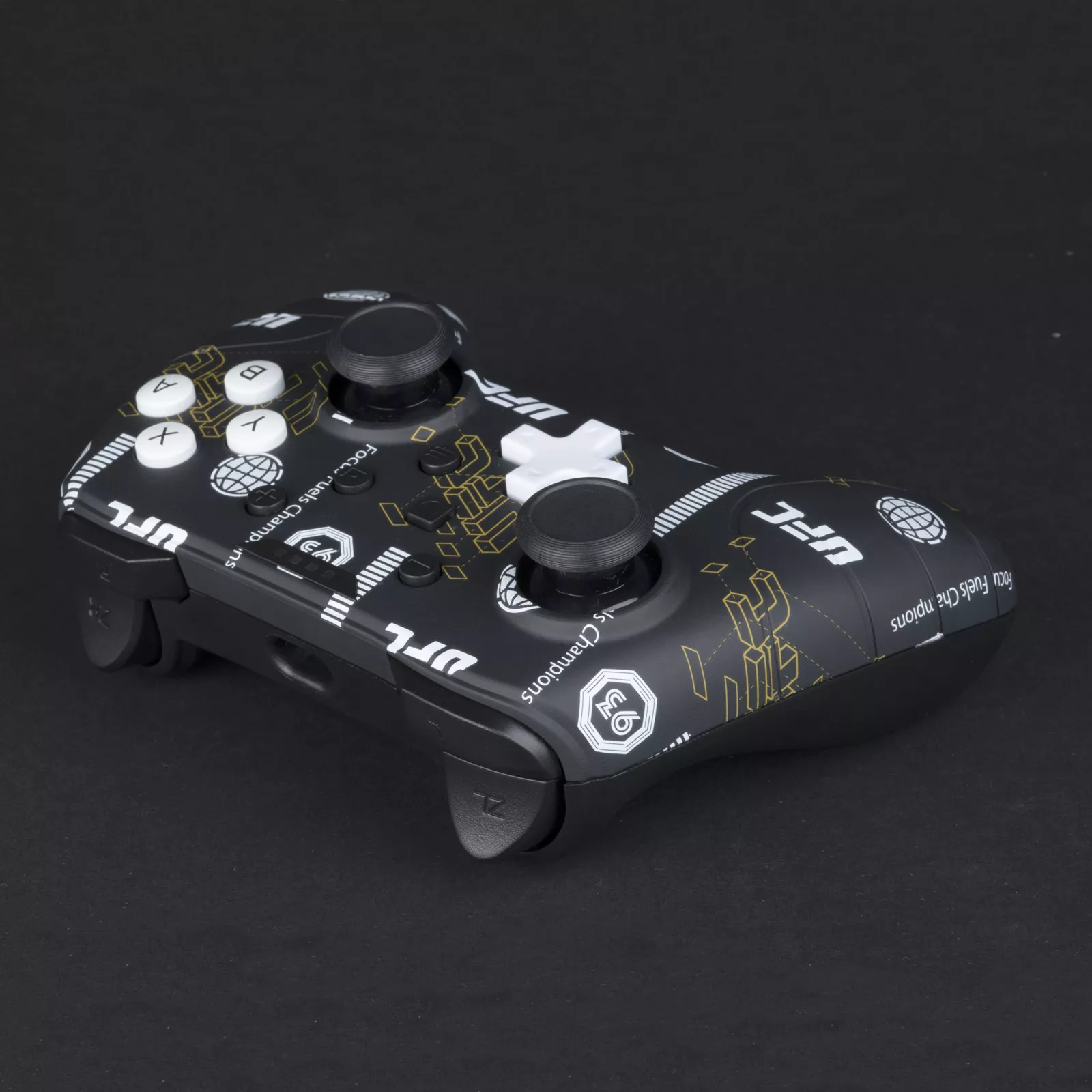 Konix - Manette filaire UFC Noire pour Nintendo Switch - flash vidéo