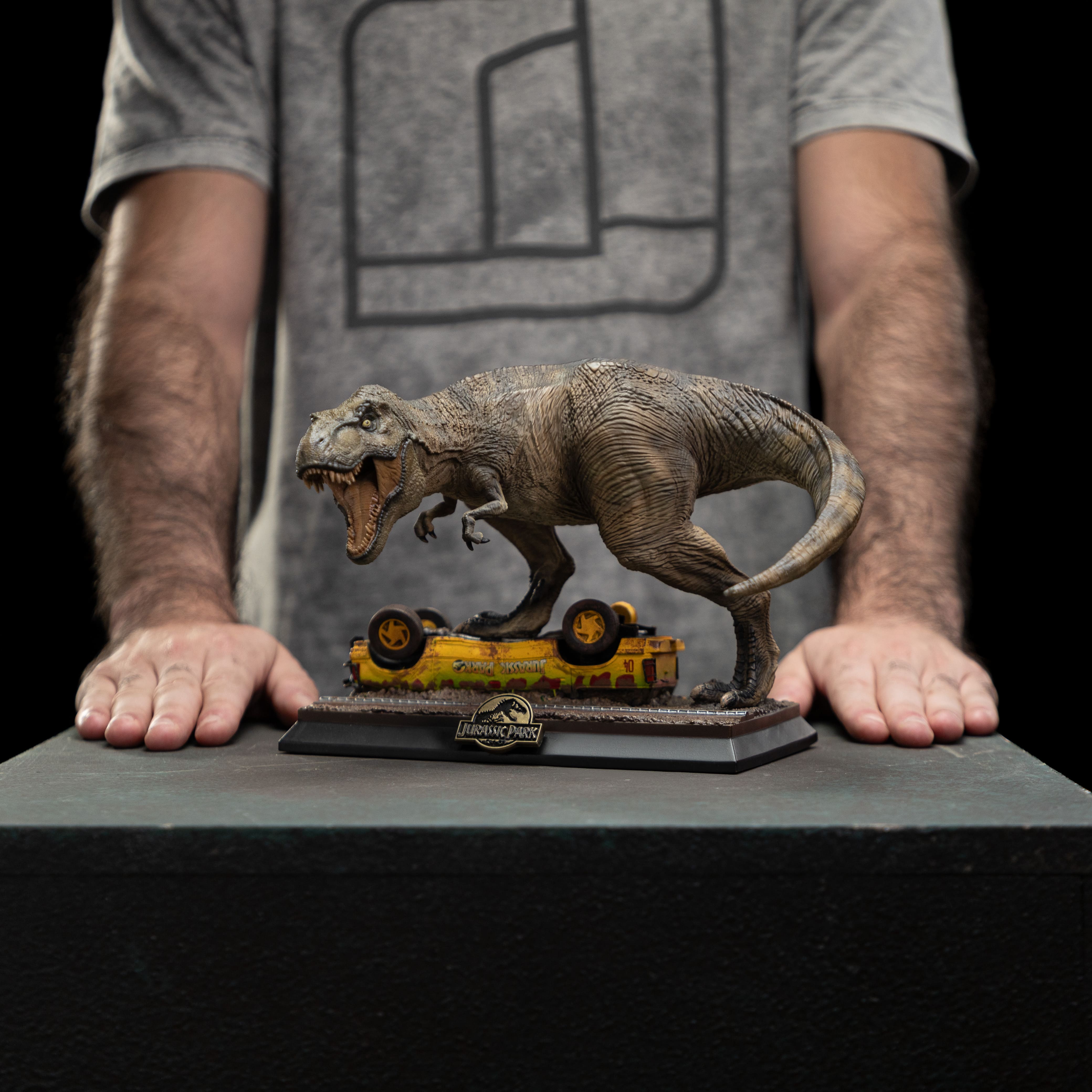Iron Studios - MiniCo Icons - Jurassic Park - T-Rex Attack Statue 14.5cm - flash vidéo