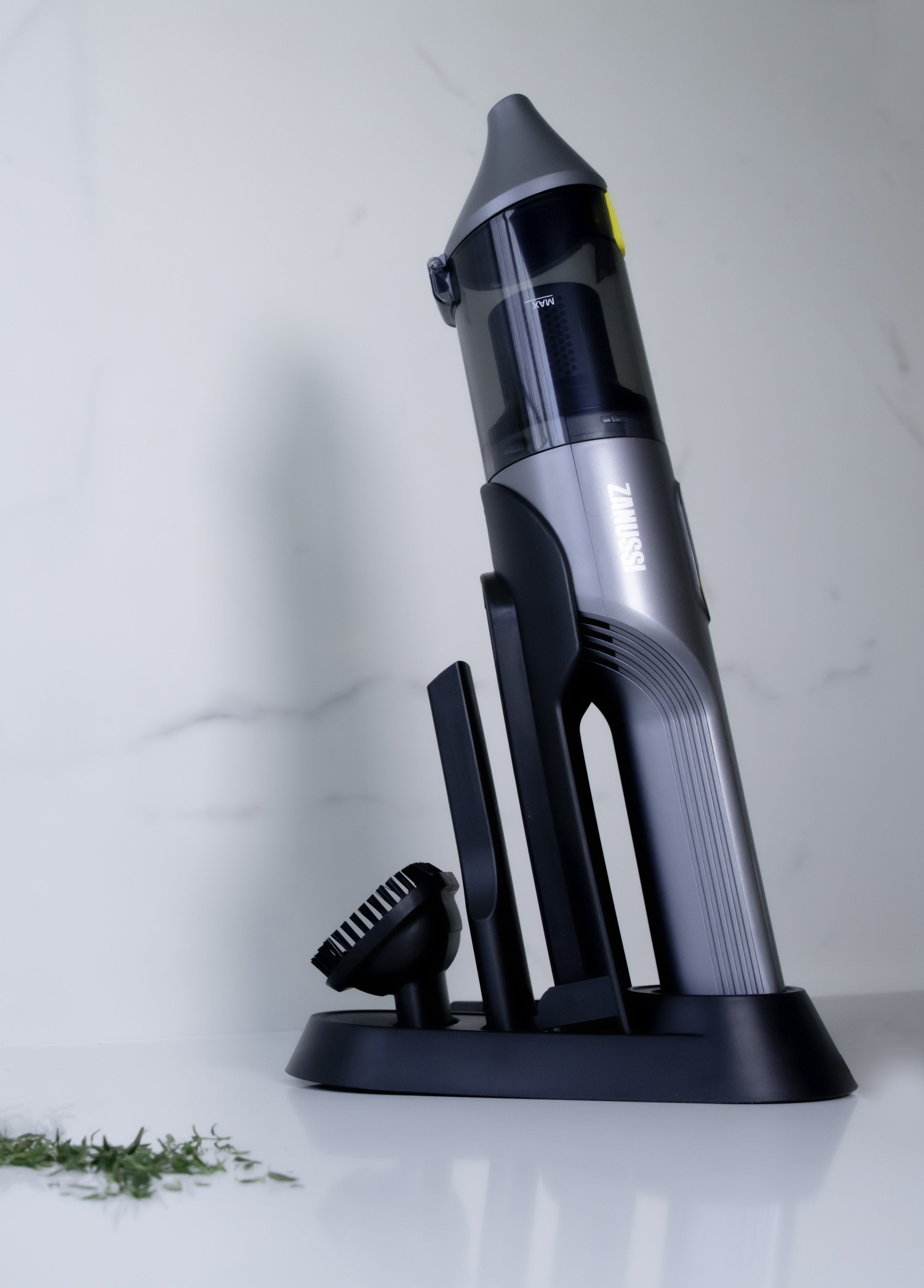 Zanussi - Aspirette sans fil à moteur numérique VCH86 - AMA ONLY - flash vidéo