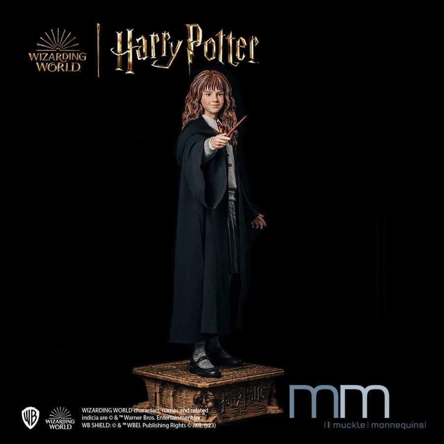 Harry Potter et la Chambre des secrets - Statue taille réelle Hermione Granger (Cape et Base incluse) - flash vidéo