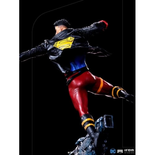 Iron Studios - Arts Scale 1/10 - DC Comics - Superboy Statue 28cm - flash vidéo