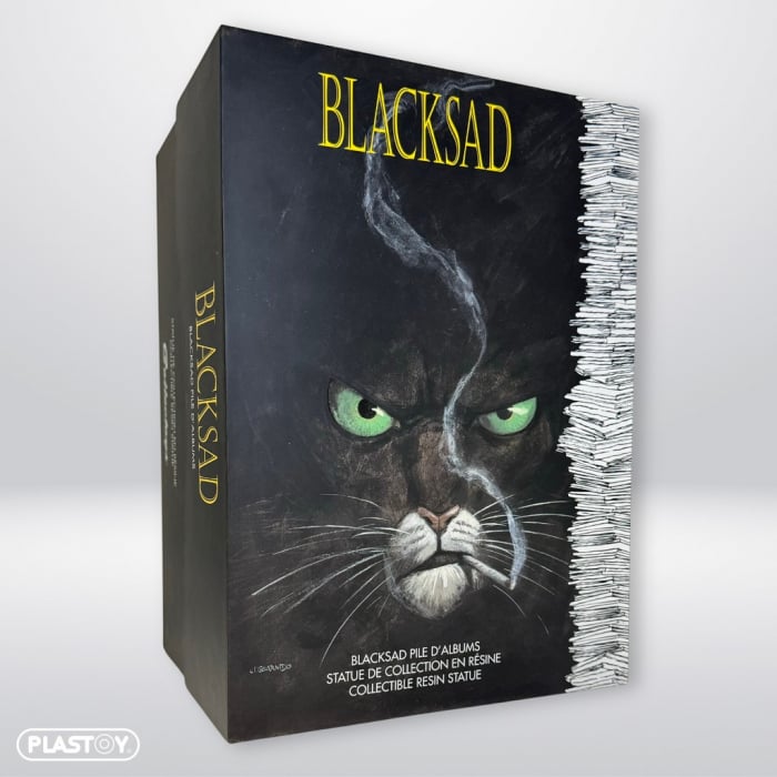 Collectoys - Figurine de collection en résine Blacksad sur une pile d'albums - flash vidéo