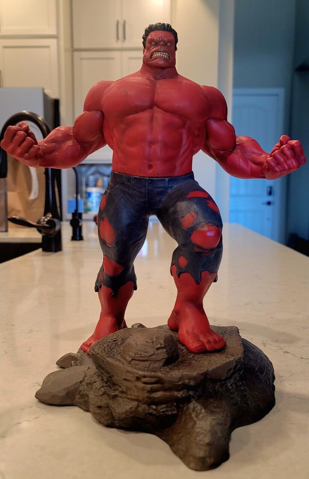Diamond Select Toys - Marvel Gallery - Red Hulk Statue 25cm - flash vidéo
