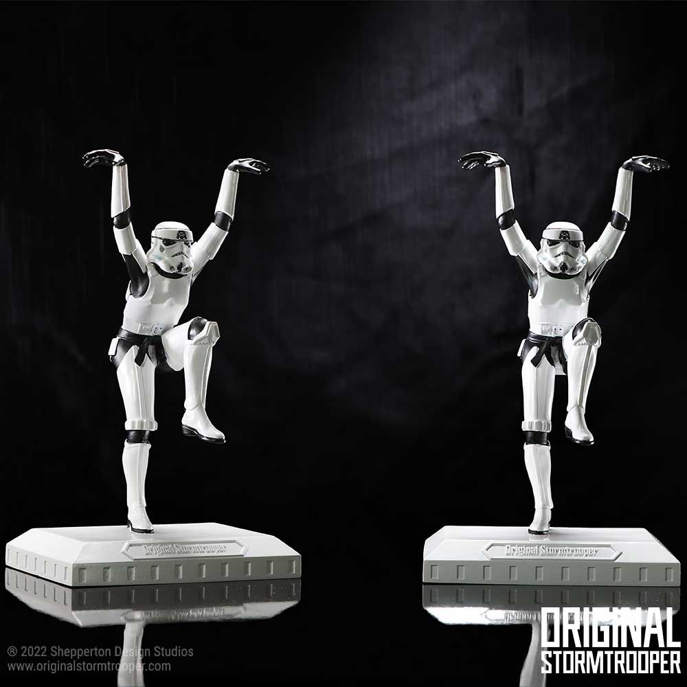 Star Wars - Statuette de Stormtrooper faisant le coup de pied de la grue 20.5cm - flash vidéo