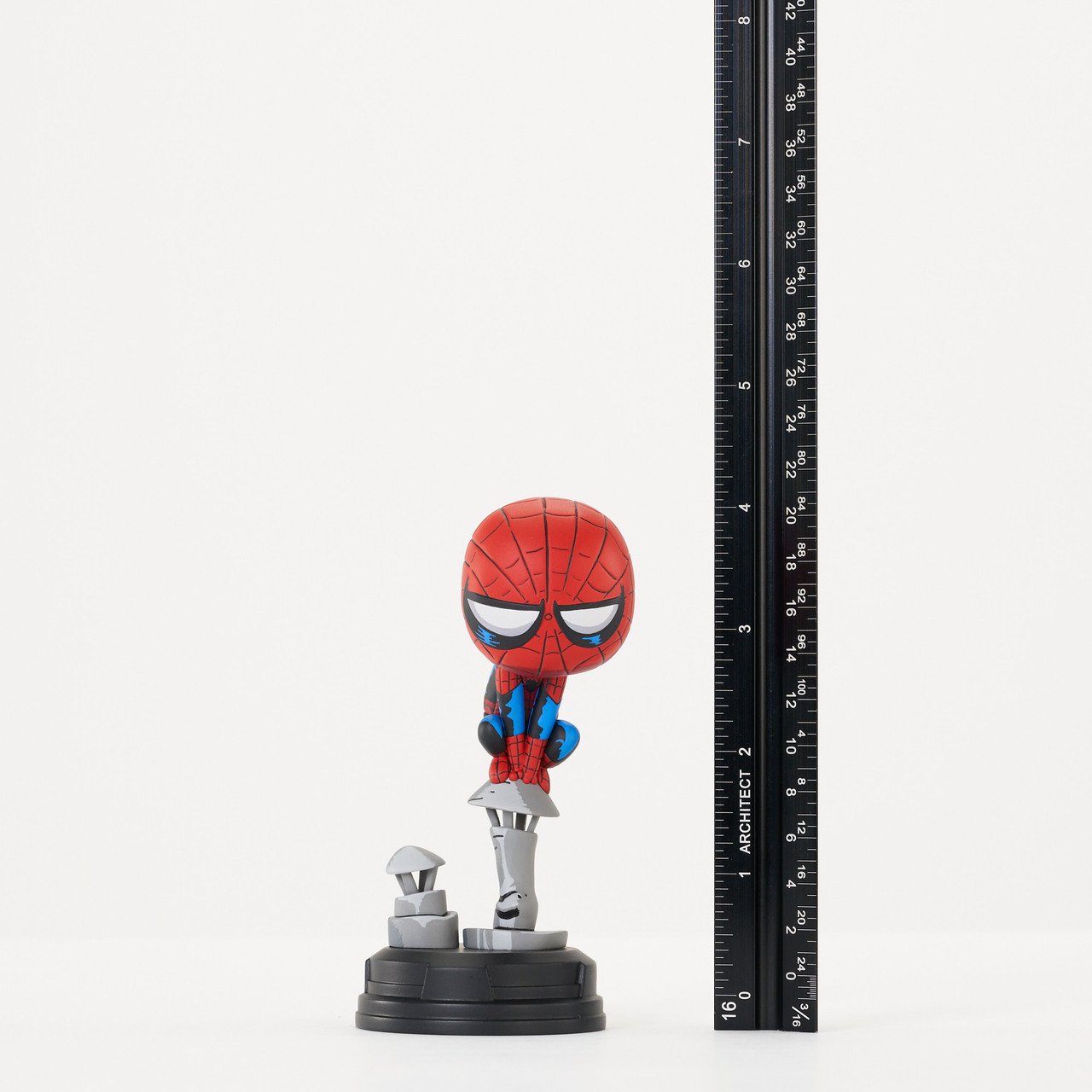 Diamond Select Toys - Marvel Animated - Spider-Man sur cheminée Statue 15cm - flash vidéo
