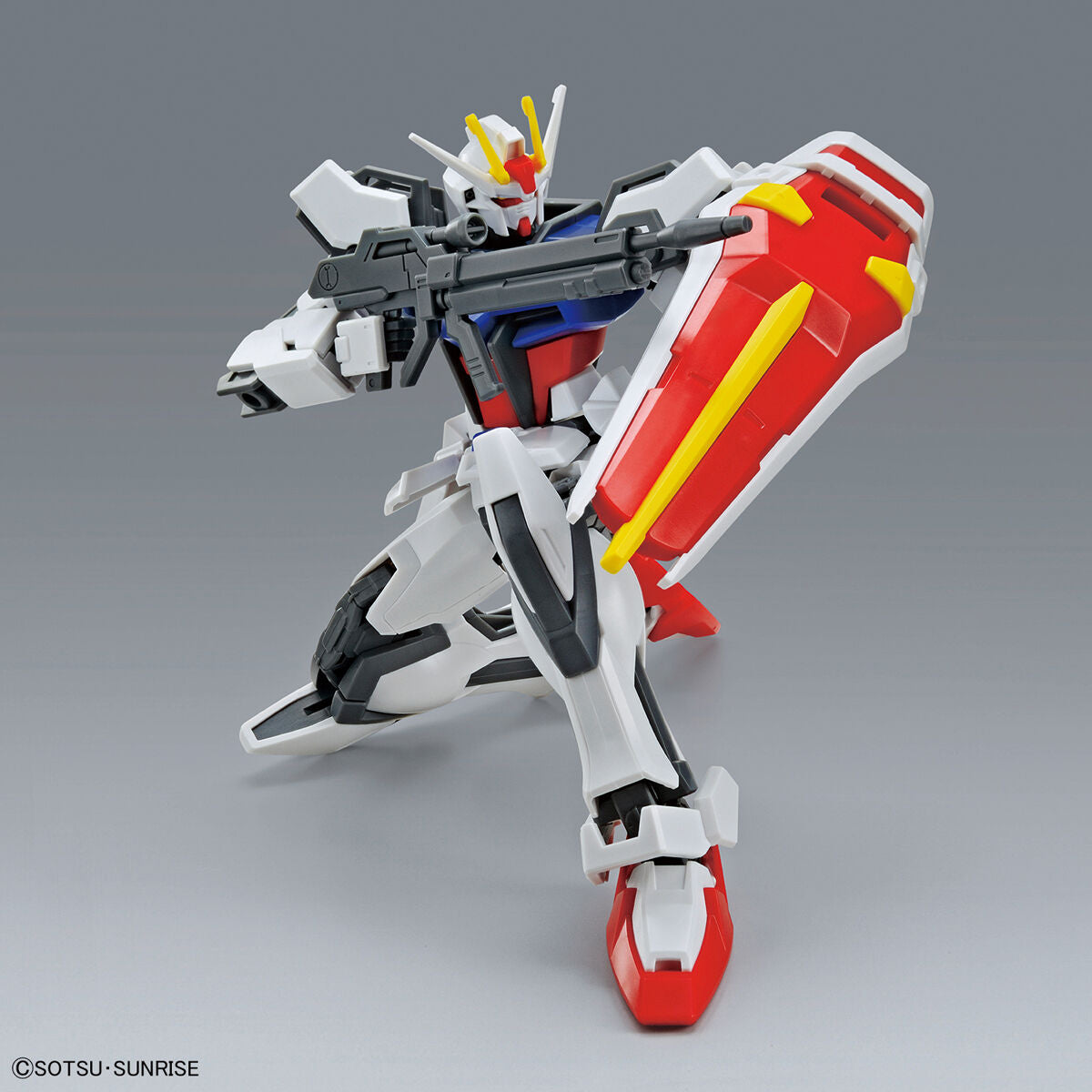Gunpla - Mobile Suit Gundam - EG 1/144 - GAT-X105 Strike Gundam Model Kit - flash vidéo