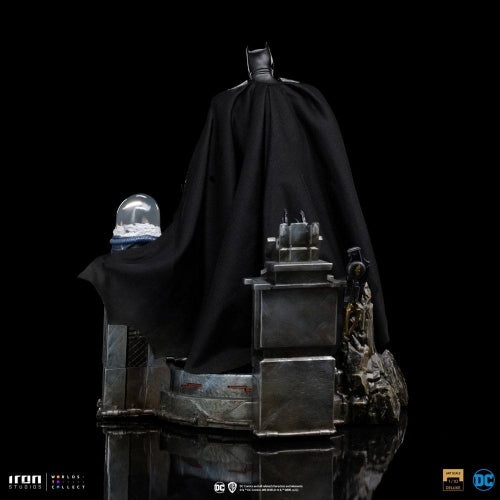 Iron Studios - Deluxe Arts Scale 1/10 - DC Comics - Batman Unleashed Statue 24cm - flash vidéo