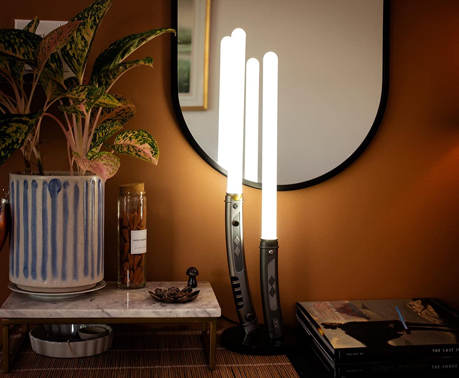 UKON!C - Star Wars - Lampe de bureau Ahsoka Double Sabres Lasers (Version Mandalorien) - flash vidéo