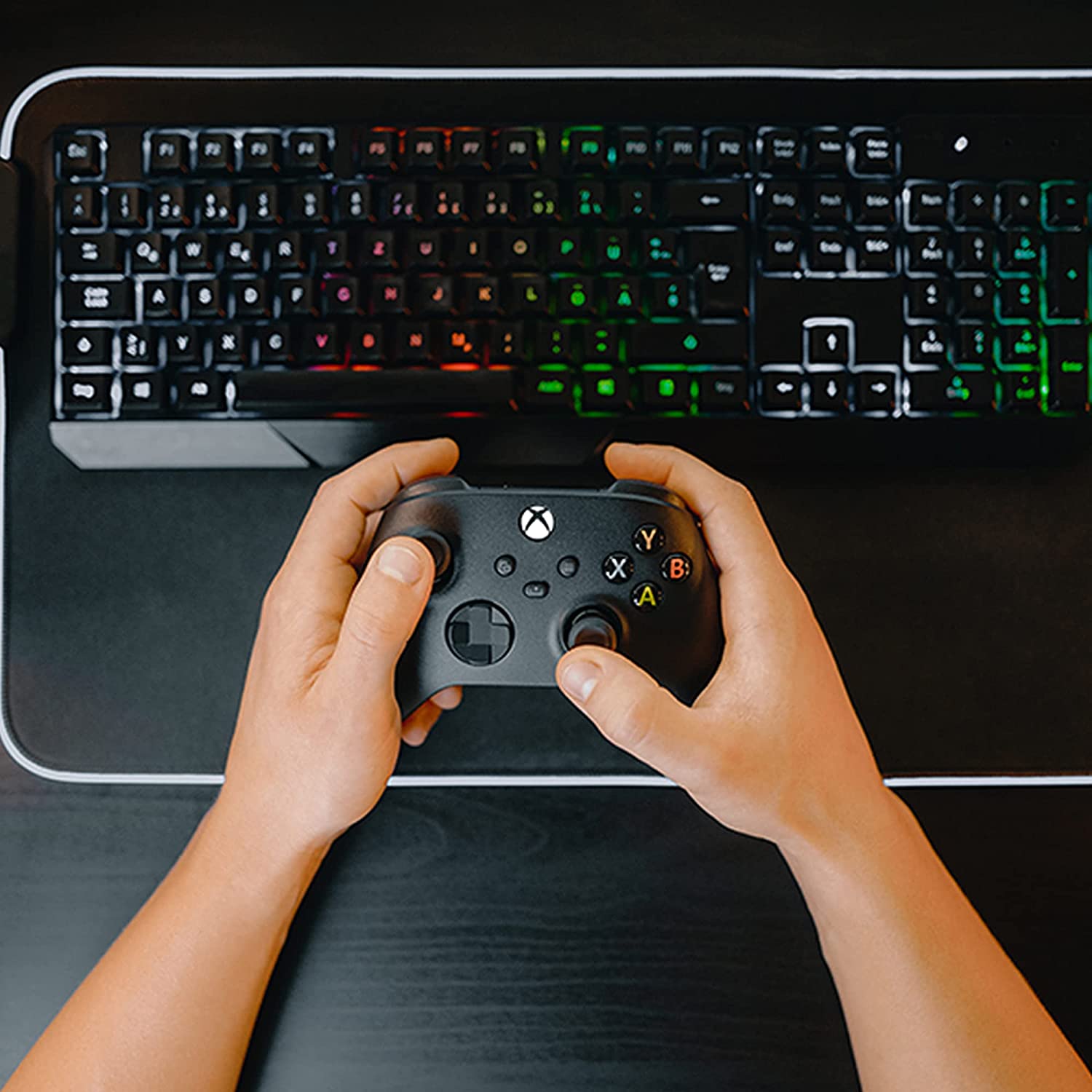Manette sans fil Xbox Carbon Black pour Xbox Series X|S, Xbox One, Windows 10 et Mobile - flash vidéo