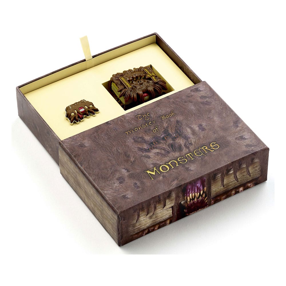 Harry Potter: Monster Book Porte-clés et Badge à épingle Coffret cadeau