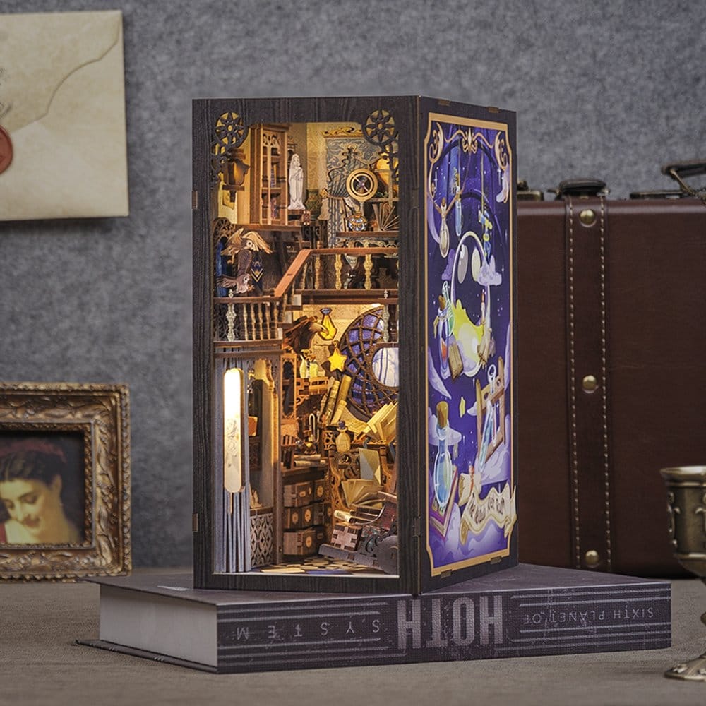Maquette Book Nook Nebula Common Room 23 x 11 cm