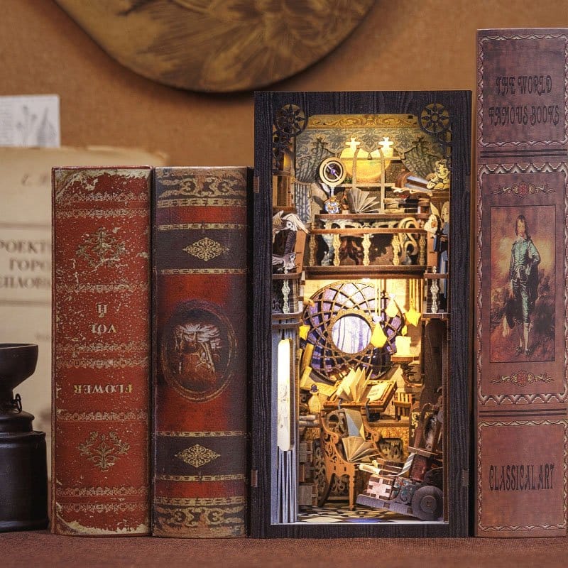 Maquette Book Nook Nebula Common Room 23 x 11 cm