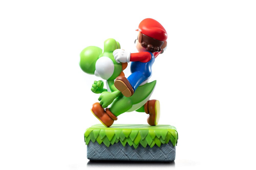 Super Mario statuette Mario & Yoshi 48 cm