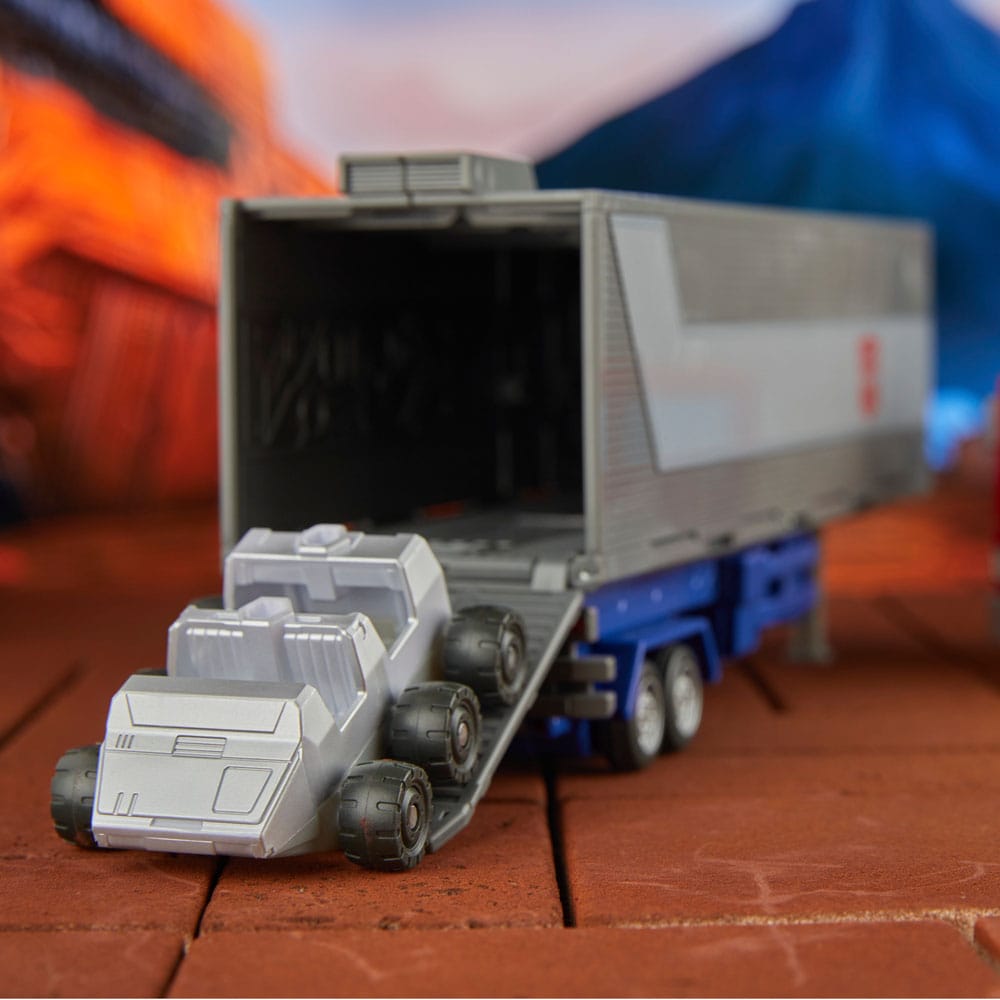 The Transformers: The Movie Generations Studio Series Commander Class figurine Optimus Prime 18 cm