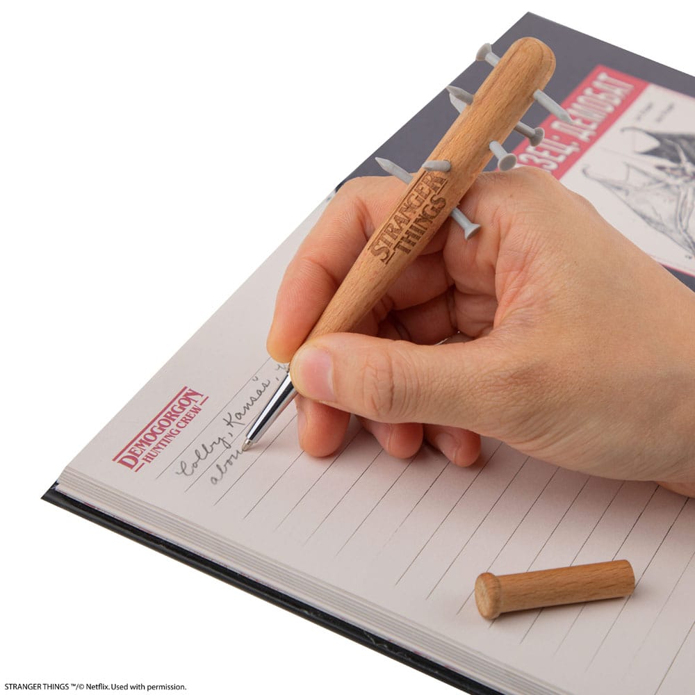 Stranger Things Stylo Batte à Pointes & Stranger Things Pin's