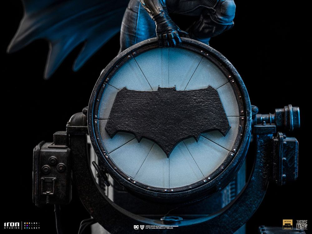 Zack Snyder's Justice League statuette 1/10 Deluxe Art Scale Batman on Batsignal 28 cm