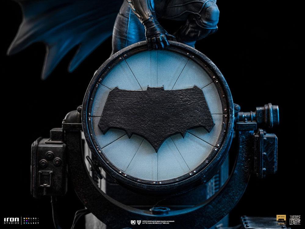 Zack Snyder's Justice League statuette 1/10 Deluxe Art Scale Batman on Batsignal 28 cm