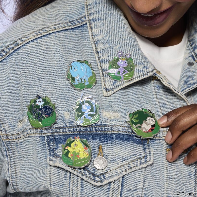 1 001 Pattes by Loungefly présentoir pin's émaillés Blind (12)
