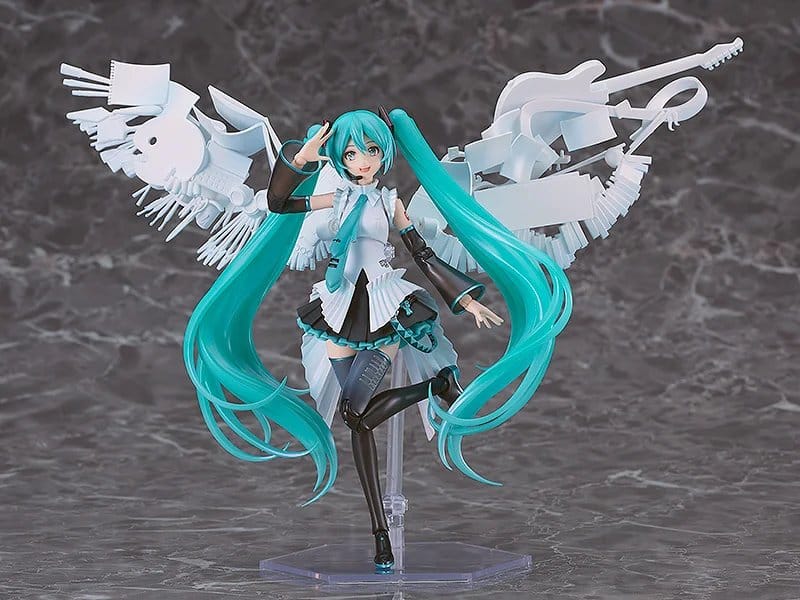 Character Vocal Series 01: Hatsune Miku Plastic Model Kit Plamatea Happy 16th Birthday Ver. 16 cm