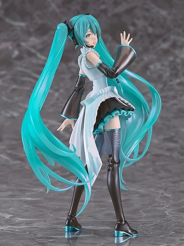 Character Vocal Series 01: Hatsune Miku Plastic Model Kit Plamatea Happy 16th Birthday Ver. 16 cm