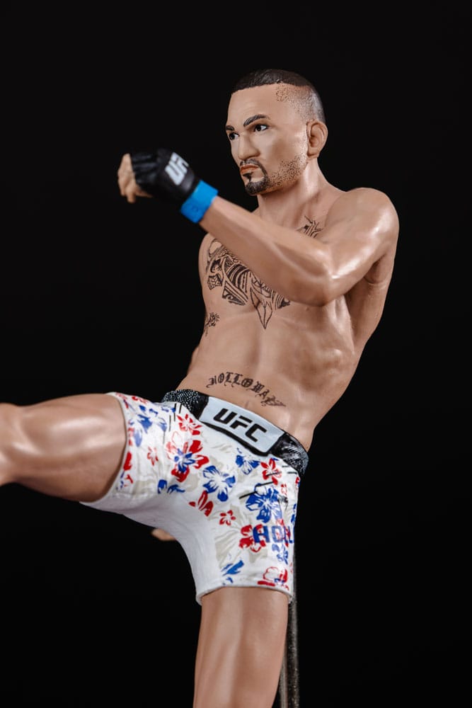 UFC Posed statuette Max Holloway 18 cm